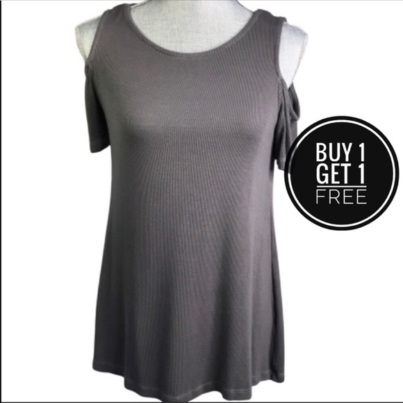 TROUVE Nordstrom Grey  V-Neck Hi Lo Tee Small - Picture 11 of 16